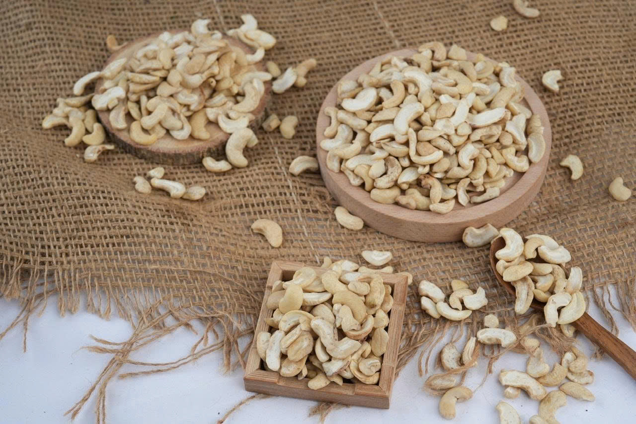 Cashew WW320 – 1 Carton (22.68kg)